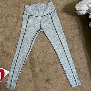 **NEW NEVER BEEN WORN BEFORE Solid Side Pocket Leggings